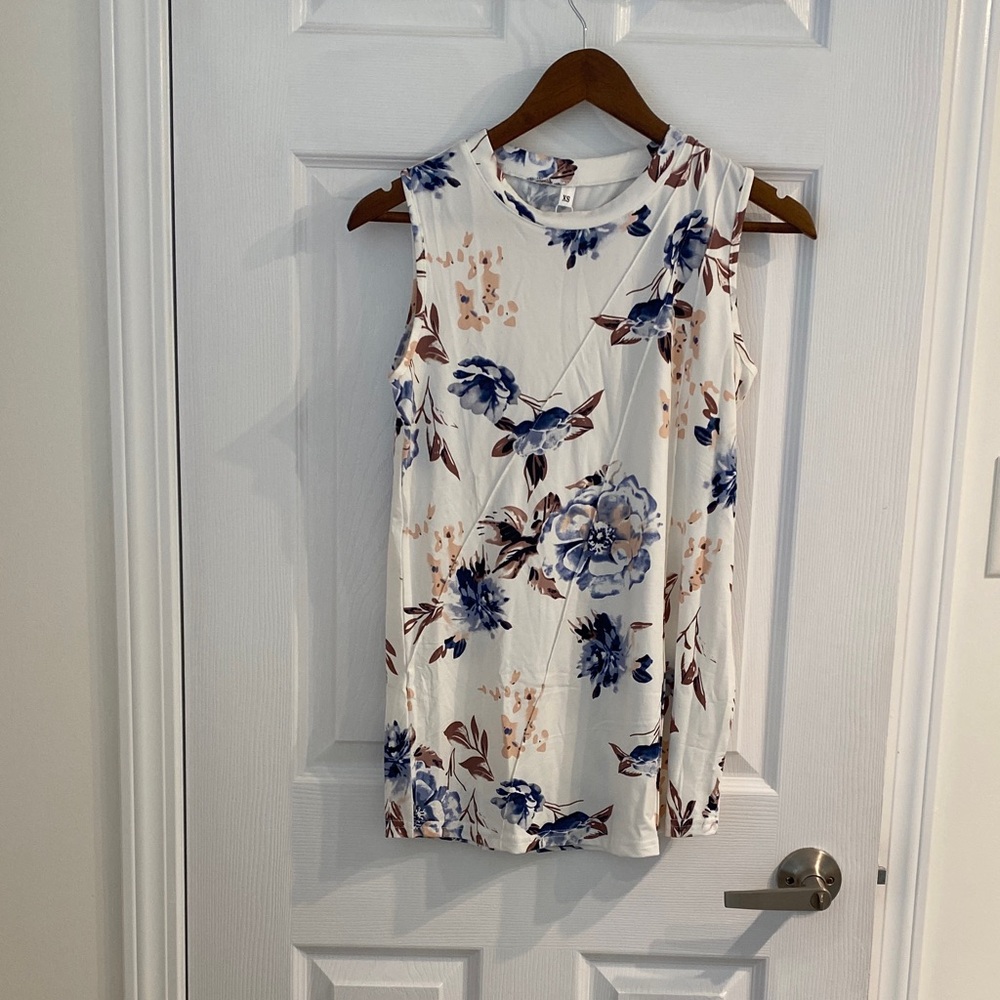 Auselily (Amazon) Floral Sleeveless Top, Blouse, Size XS, BNWT, Professional
